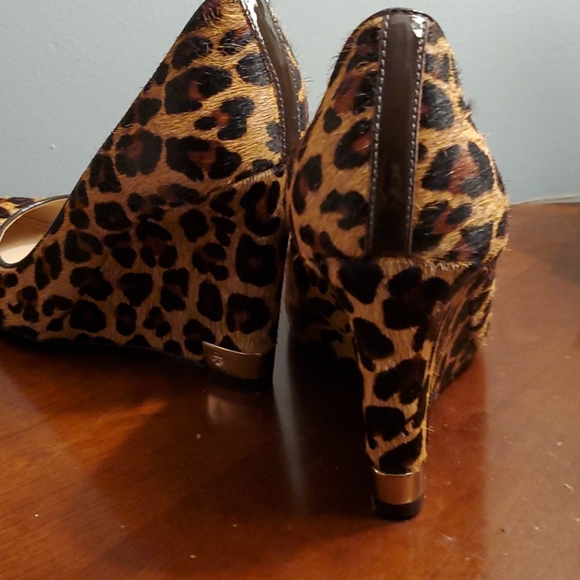 Tory Burch Leopard Wedge - Picture 3 of 11